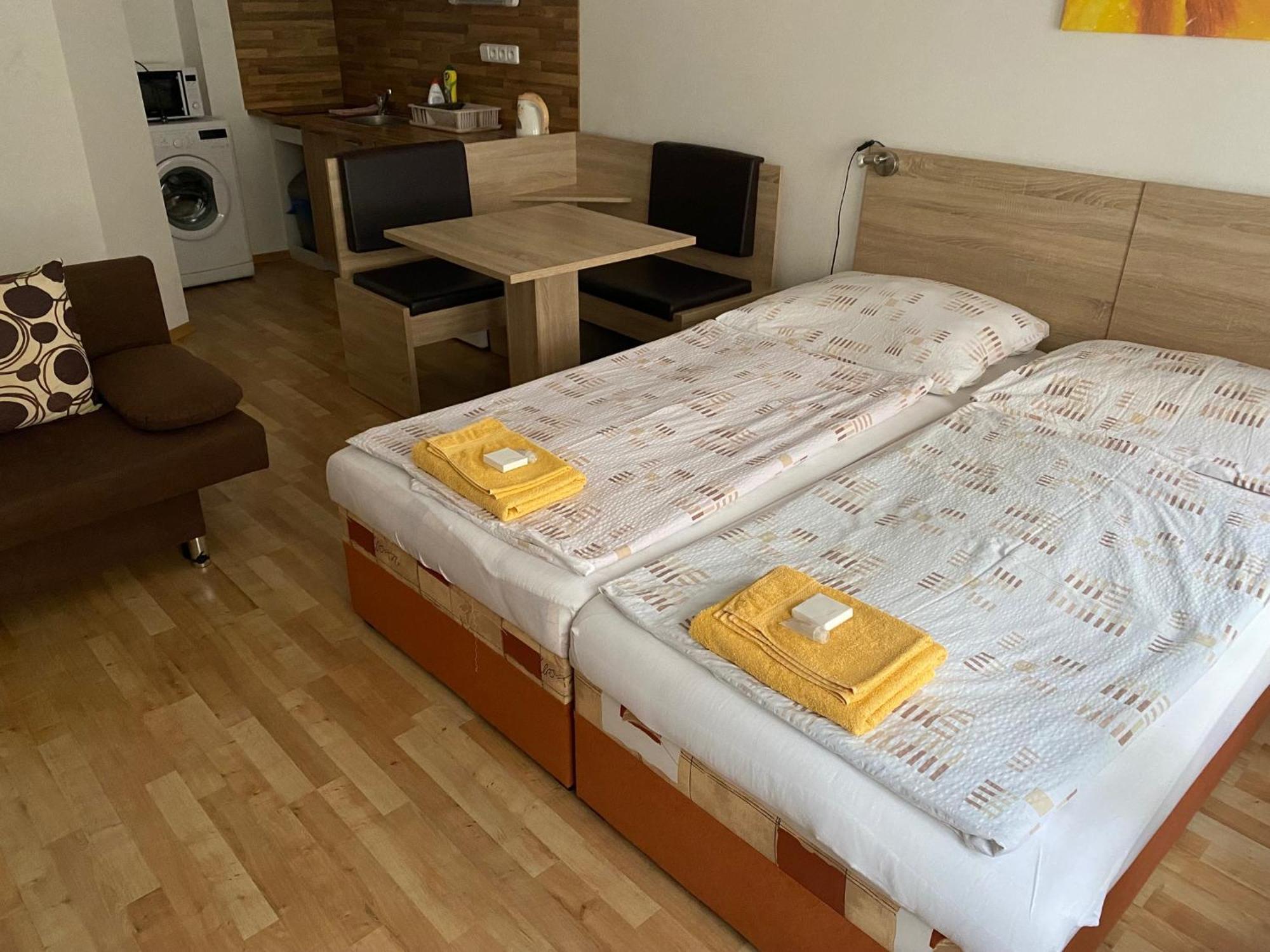 Apartmany - Penzion Smetanka Чешка Будьовица Екстериор снимка